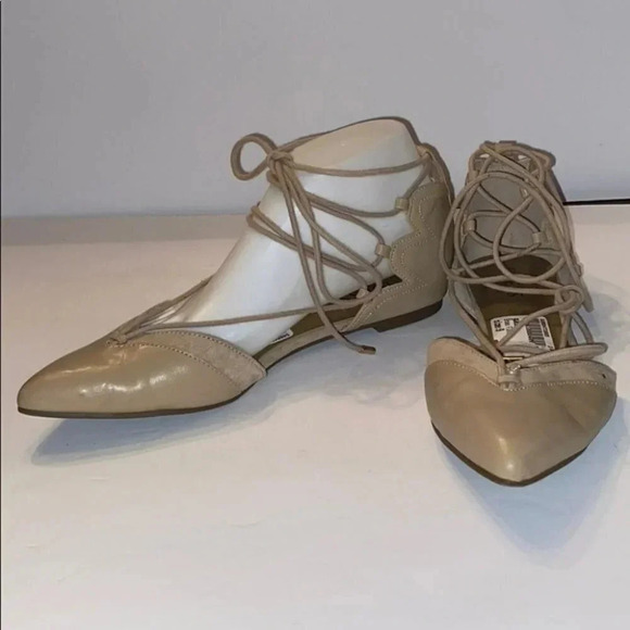 Guess‎ 9M tan lace up ballerina flats - Picture 1 of 7